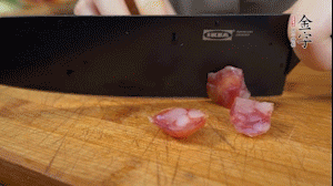 【餡料】3.金字土香腸、香菇切小丁。