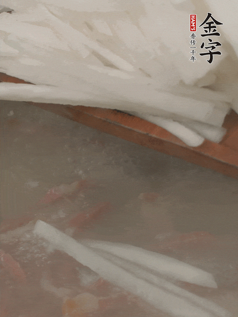 放蘿卜絲，燉5分鐘。