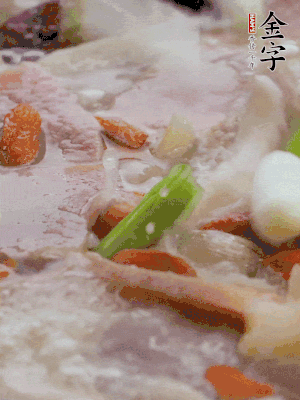 最后下枸杞、蒜白。