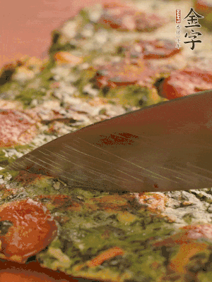 小火煎3分鐘后翻面，蓋蓋兒燜2分鐘。