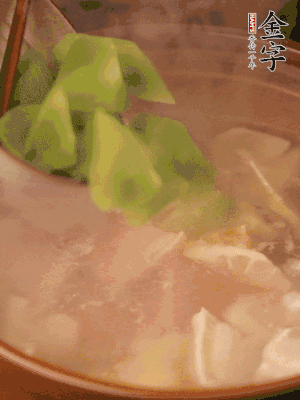 再加入焯水過的百葉結(jié)、萵筍塊燉15-20分鐘。