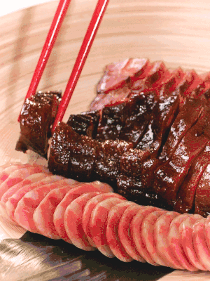 香腸、醬肉適合切片、醬鴨適合切塊。