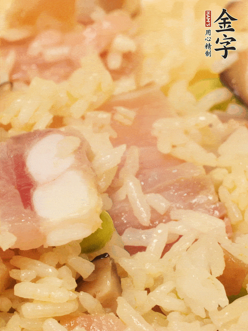 下米飯、蝦米繼續(xù)翻炒