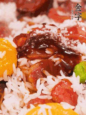 調(diào)醬汁，把蠔油：生抽：老抽：香油按1:2:1:0.5的比例。