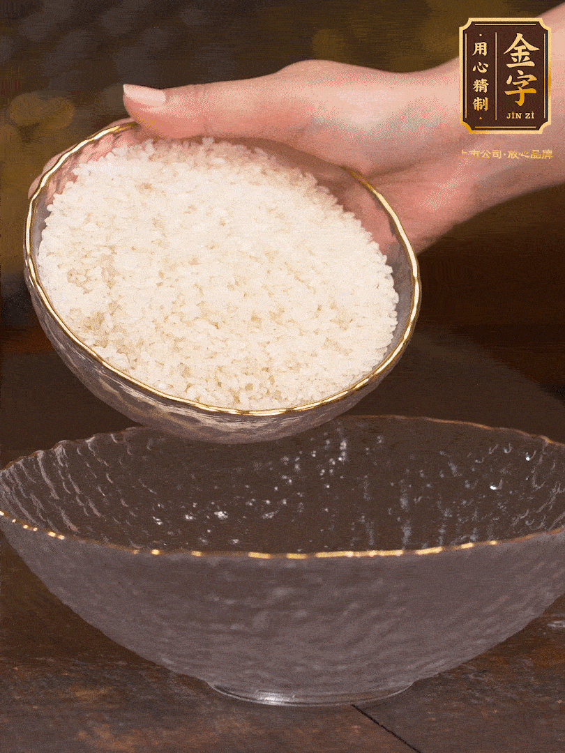 大米洗凈，浸泡1小時