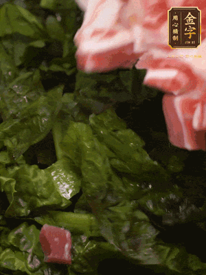 大米淘洗干凈，把食材全部放進(jìn)去，加適量水?dāng)嚢杈鶆?>
					</div>
					<span>步驟 3/5</span>
					<p>大米淘洗干凈，把食材全部放進(jìn)去，加適量水?dāng)嚢杈鶆?/p>
				</li><li>
					<div   id=