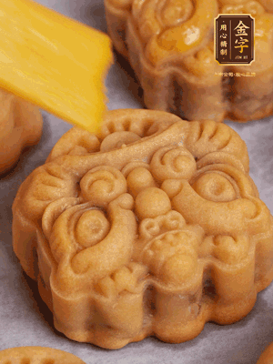 冷卻5分鐘刷上蛋液，160℃再烤10分鐘，回油1晚更香