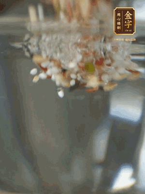 雜糧提前浸泡6小時(shí)，洗凈后下砂鍋