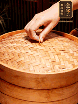 麻辣香腸蒸10分鐘，切成片，蒜苗切斜段，姜蒜干辣椒小米椒切碎