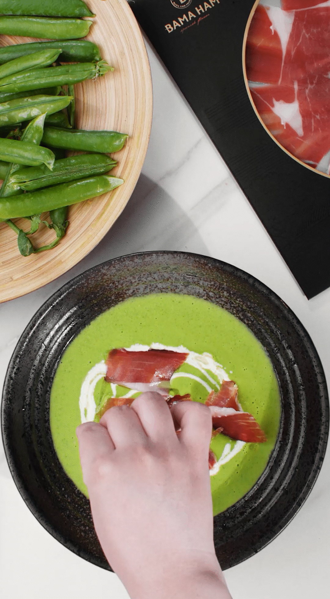 將上述擺盤的食材依個(gè)人喜好適量點(diǎn)綴即可。