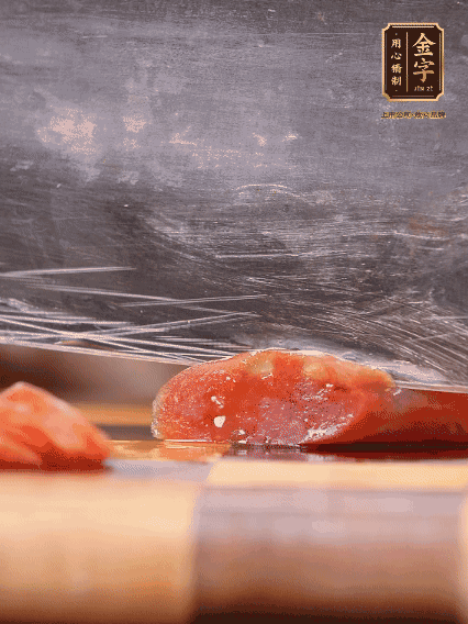 臘腸蒸熟，切片備用