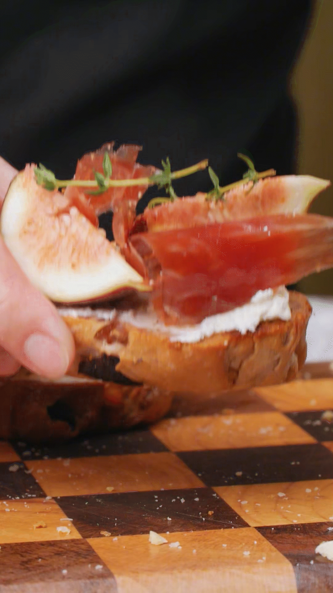 歐包切片，烤箱180°復(fù)烤10分鐘
