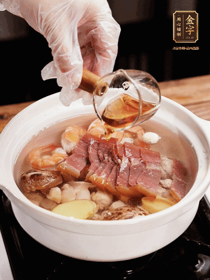 7種食材+帶皮冬瓜塊用砂鍋/電飯煲煮湯功能煮熟，少許鹽、花雕調(diào)味