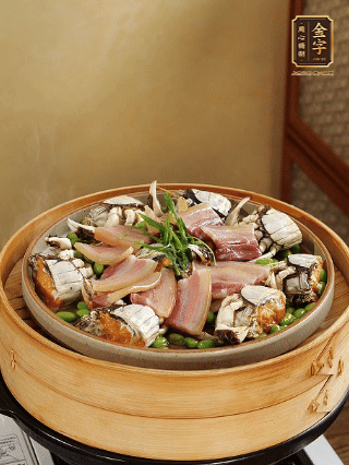 上鍋蒸15分鐘后，放蔥絲，潑熱油