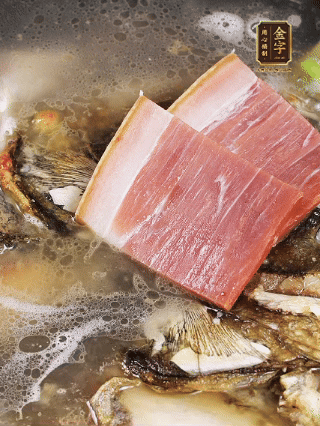 大火燒開，大火煮10~15分鐘。放入切好的豆腐，再煮5分鐘大火燒開，大火煮10~15分鐘。放入切好的豆腐，再煮5分鐘